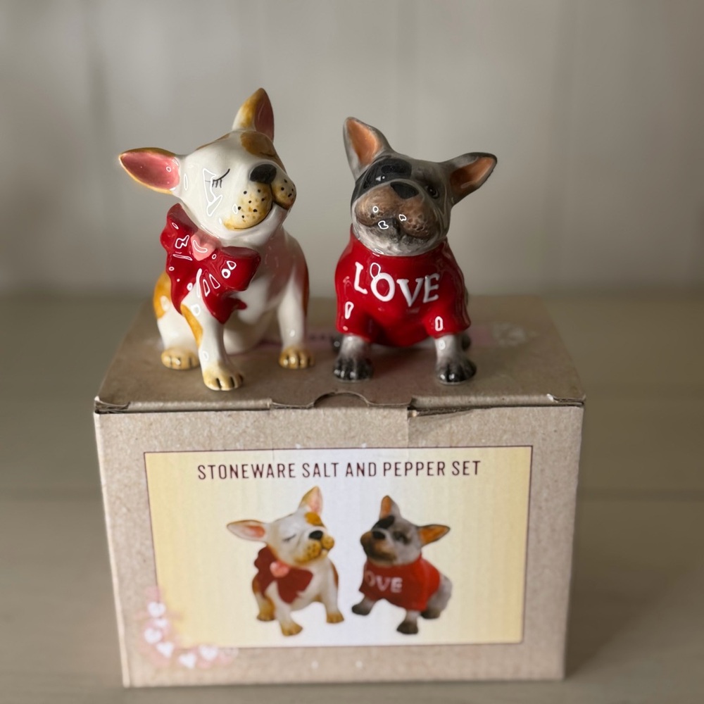 Blue Sky  X Cracker Barrel Valentine French Bulldogs Salt & Pepper Shakers NIB